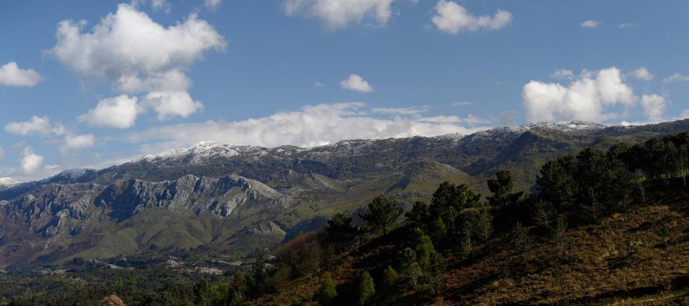 Una vista de los picos de Europa desde las afueras de Llanes